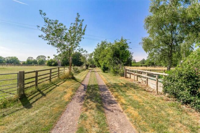 Land at Evenley Road, Mixbury - 014.jpg