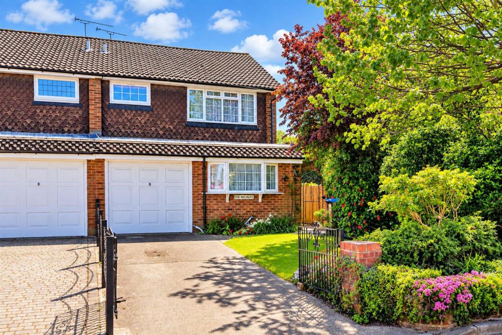 Main image of property: Hemnall Street, Epping