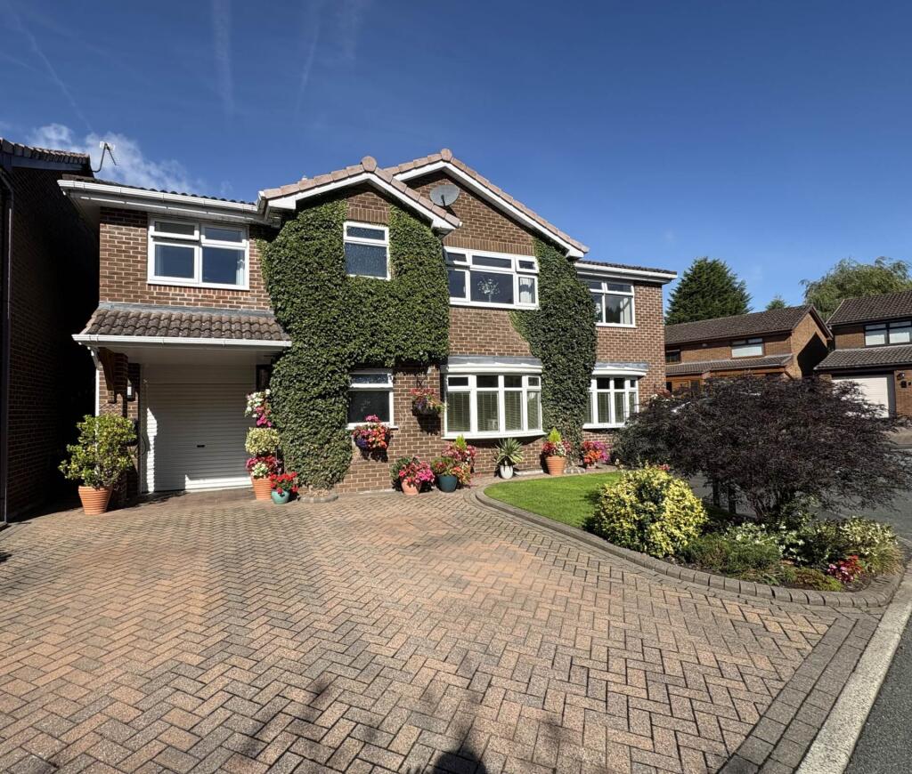 Main image of property: 2 Pinewood, Chadderton, OL9 9TS