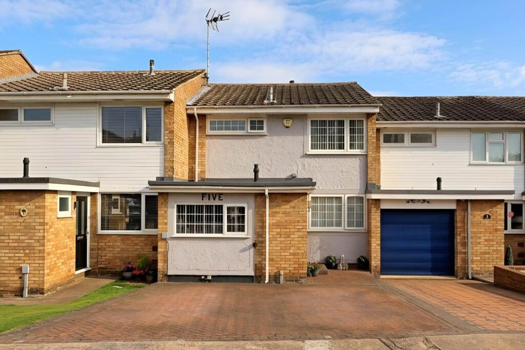 Main image of property: Grangeway, Benfleet