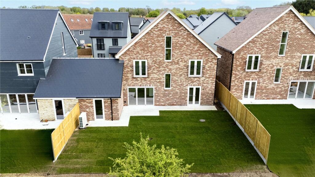 Main image of property: The Chimes, Old Nazeing Road, Broxbourne, Essex, EN10