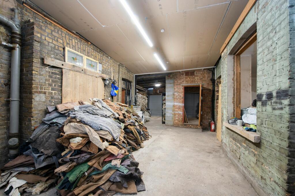 720b722b old kent road8148.jpg