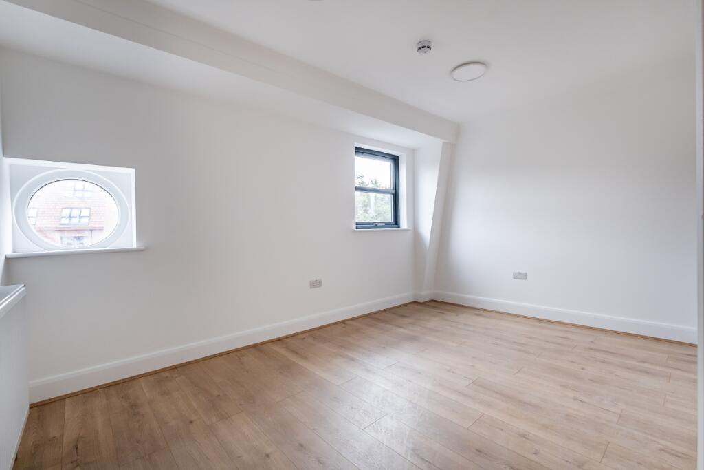 Main image of property: 15b Kilburn Lane London W10