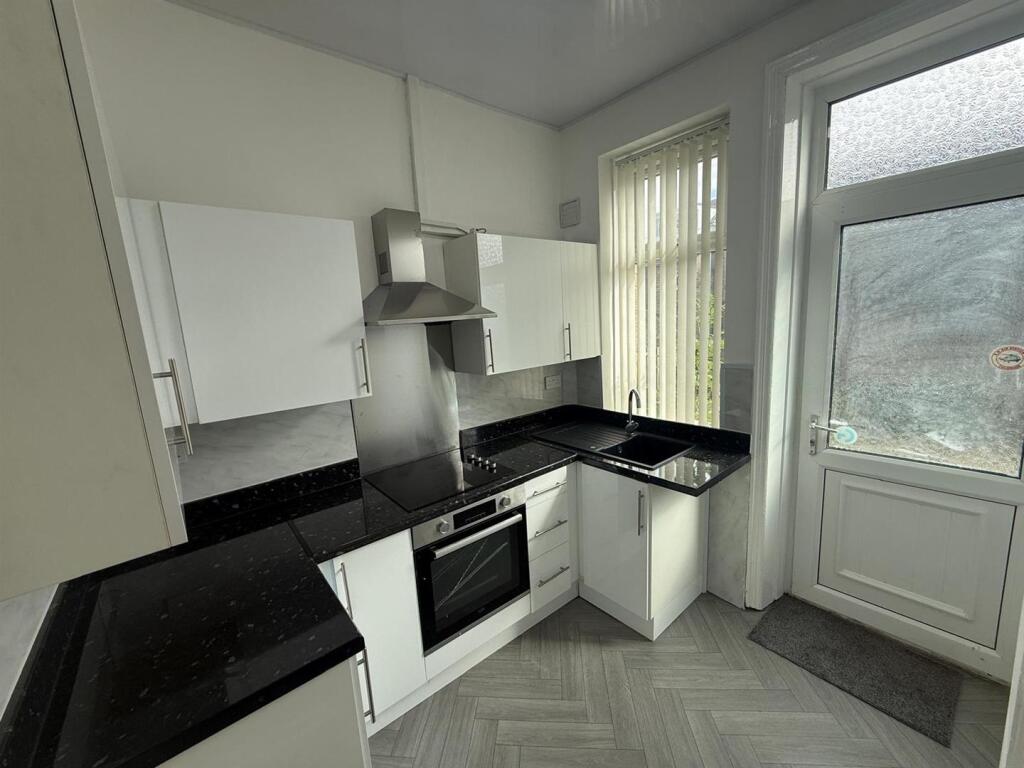 Main image of property: Lingwood Terrace, Bradford
