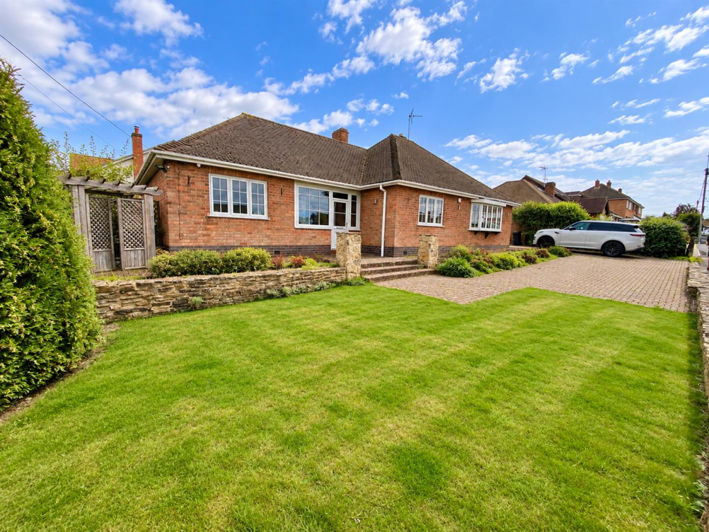 Main image of property: The Meadway, Burbage