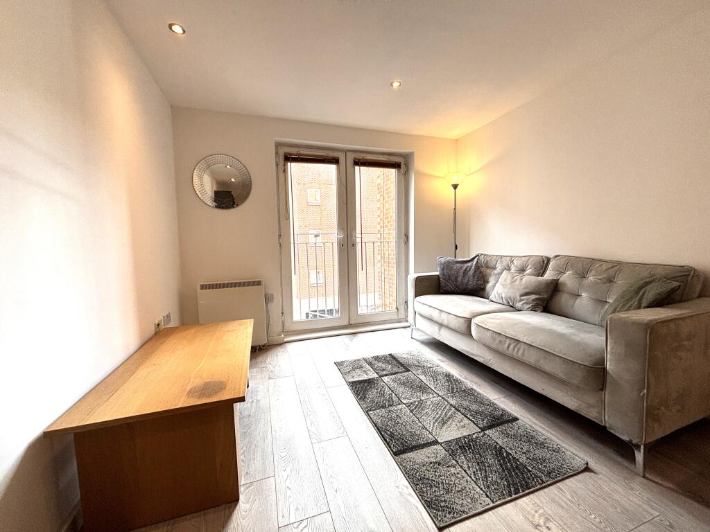 Main image of property: Platt House, 5 Elmira Way, Salford Quays, Manchester, M5 3DR