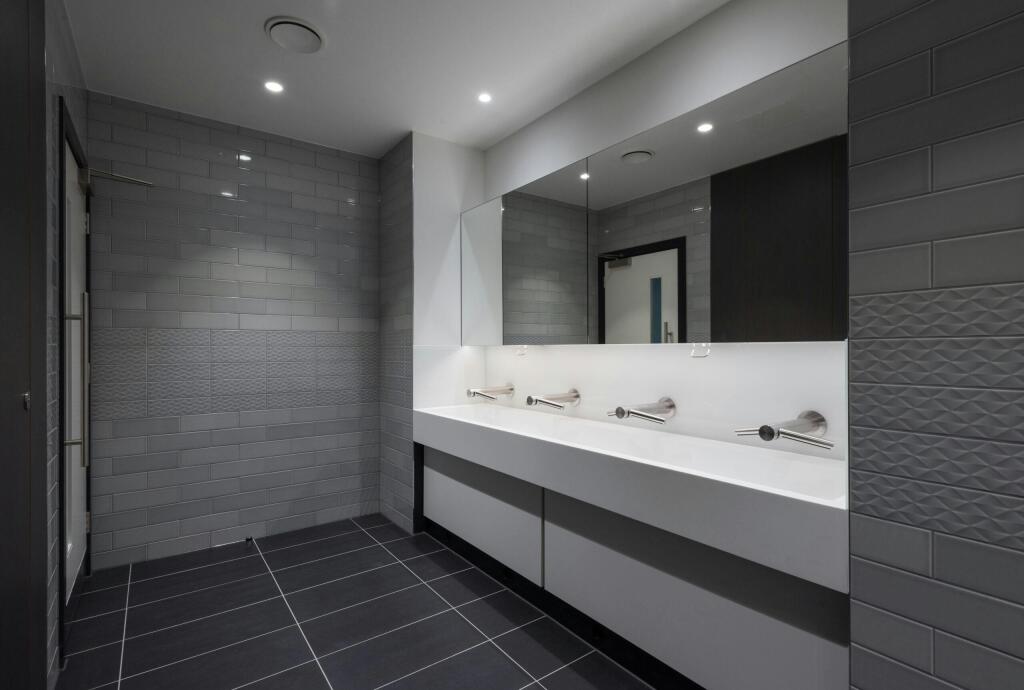 1220 Bathroom.jpeg
