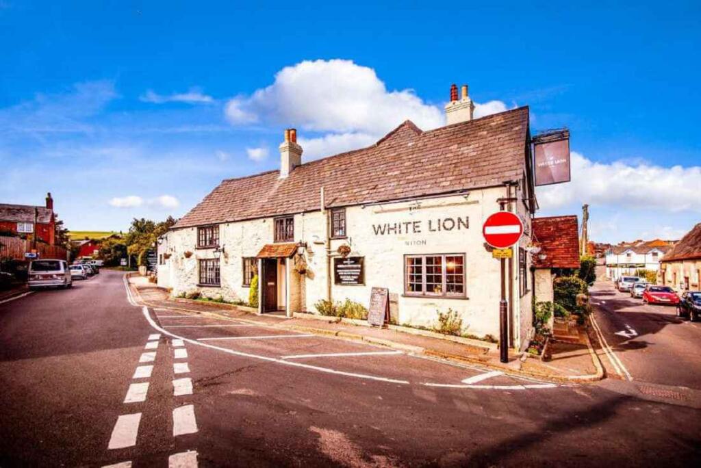 Main image of property: S-520228 - White Lion, High Street, Niton PO38 2AT