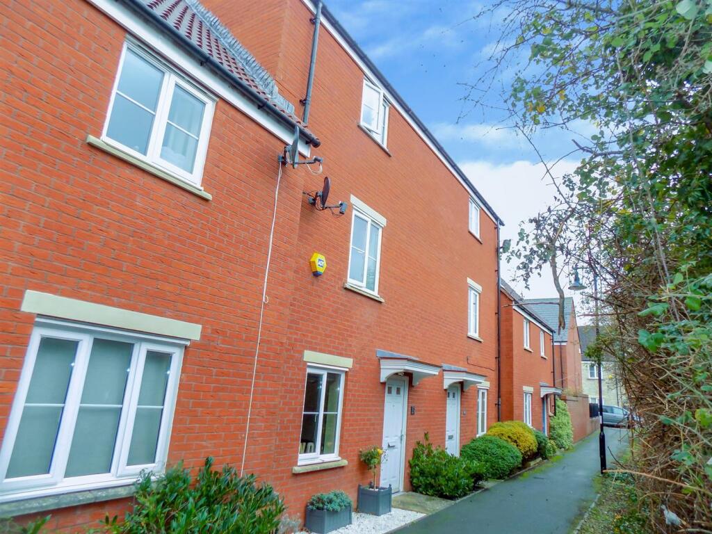 Main image of property: Haydon End, Swindon SN25