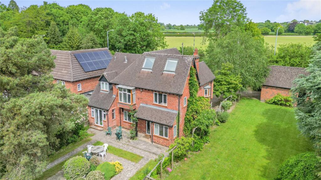 Main image of property: Kenilworth Road, Blackdown, Leamington Spa, Warwickshire, CV32