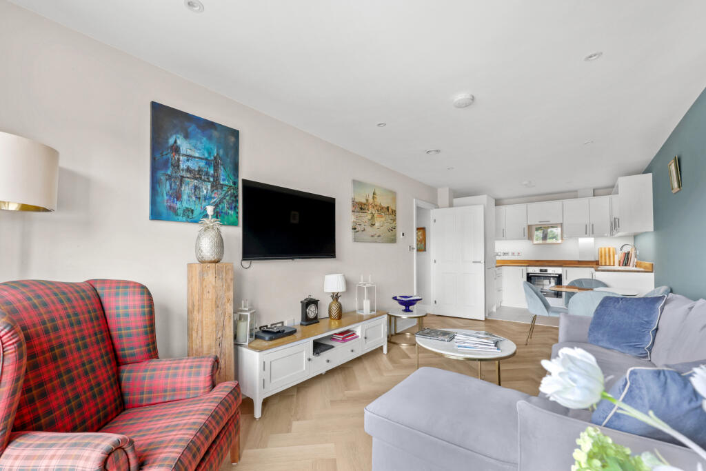 Main image of property: High Road, Loughton, Essex, IG10