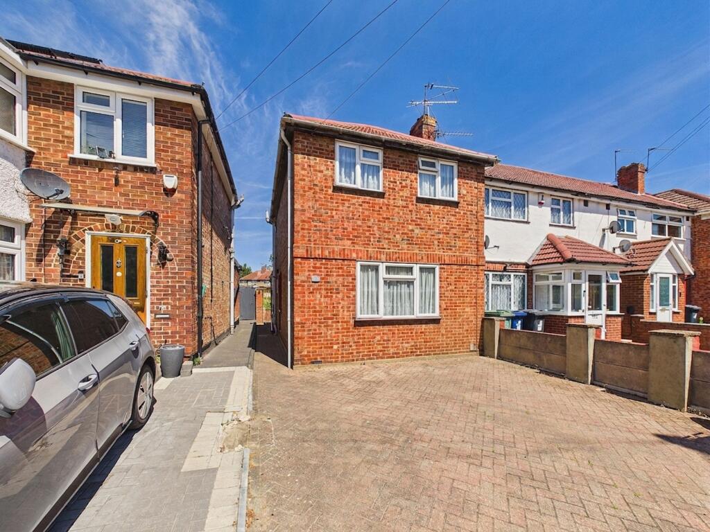 Main image of property: Reading Road, Northolt, UB5