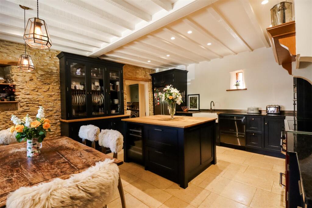 Main image of property: The Green, Hethe, Hethe