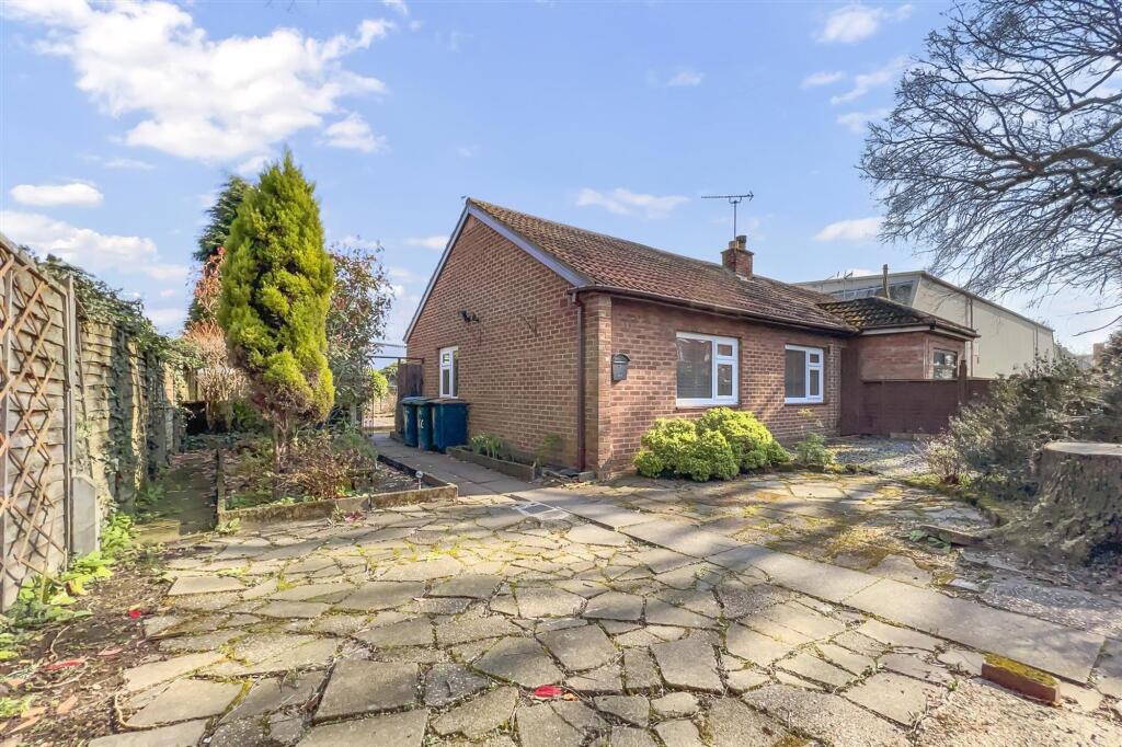 Main image of property: Lythalls Lane, Coventry, CV6