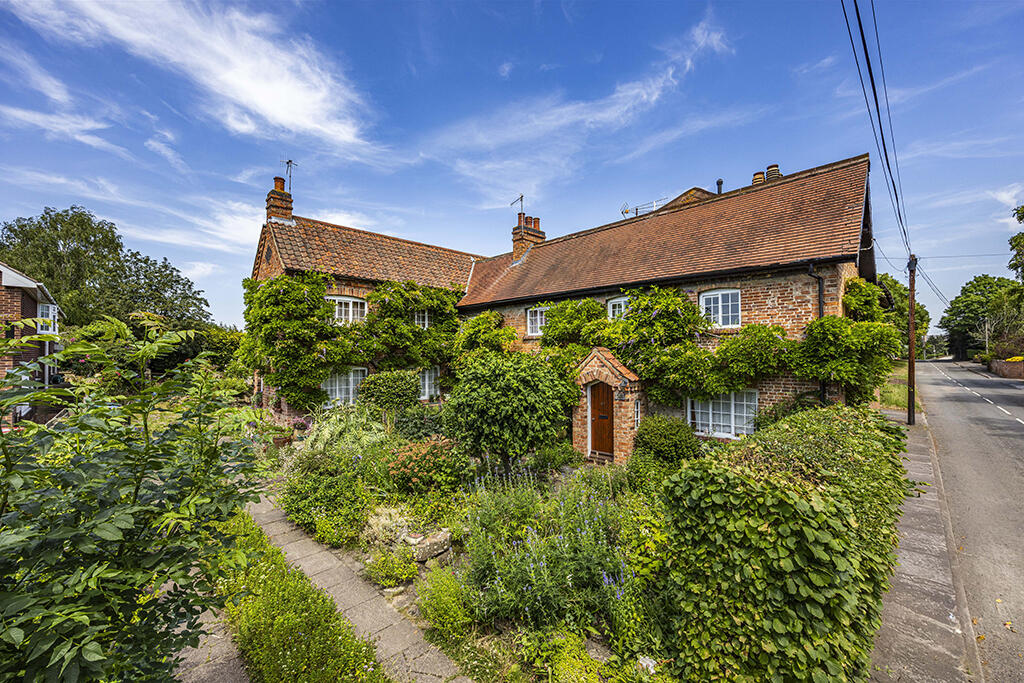 Main image of property: The Cottage, 165 Tollerton Lane, Tollerton, Nottinghamshire, NG12 4FT
