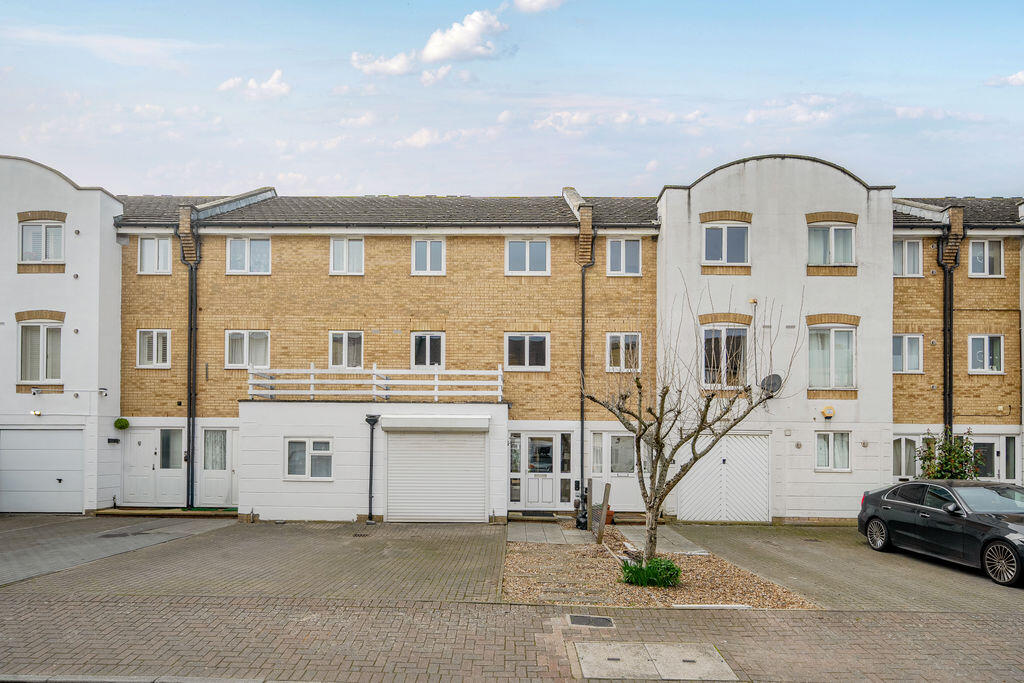 Main image of property: Grimsby Grove, London