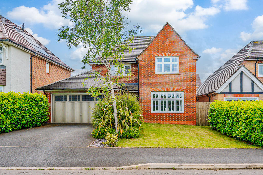 Main image of property: 6 Bernwood Crescent, Leyland PR25 5PN
