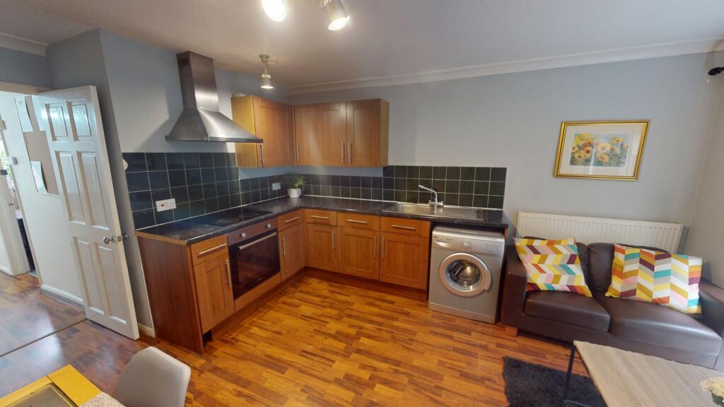 Main image of property: 6 Clinton Court, Nottingham, Ng1 4ds