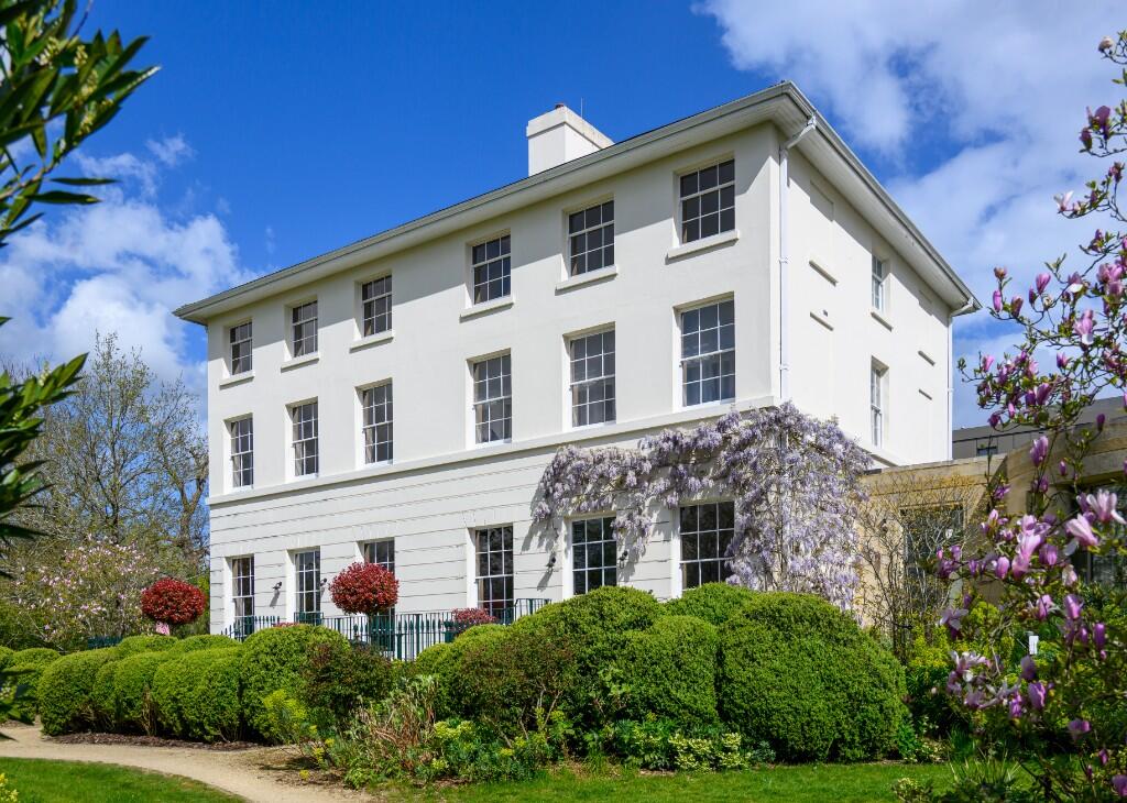 Main image of property: Oakhill, 
Tonbridge Road, 
Hildenborough, 
TN11 9EW
