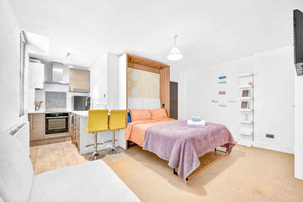 Main image of property: Cambridge Street, London, SW1V