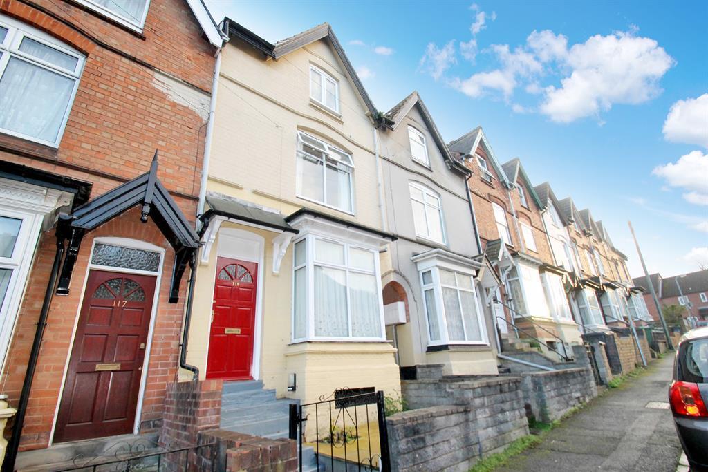 Main image of property: Oakly Road, Redditch, B97 4EG