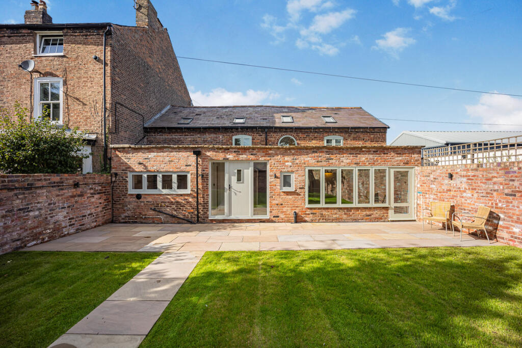Main image of property: Courtyard Cottage, Chester