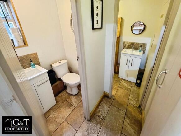 COMMERCIAL WC
