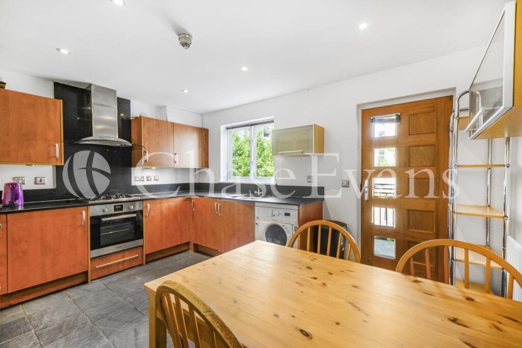 Main image of property: St. Davids Square, Isle Of Dogs, London, E14
