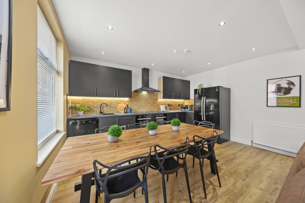 Main image of property: 17 Manor Terrace, Headingley, Leeds, LS6 1BU