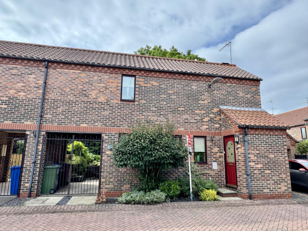 Main image of property: 20 St Martins Court, Beverley, HU17 8JB