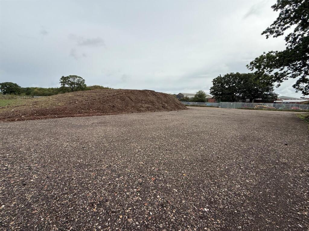 Main image of property: Kinwarton Farm Road, Alcester B49 6EH