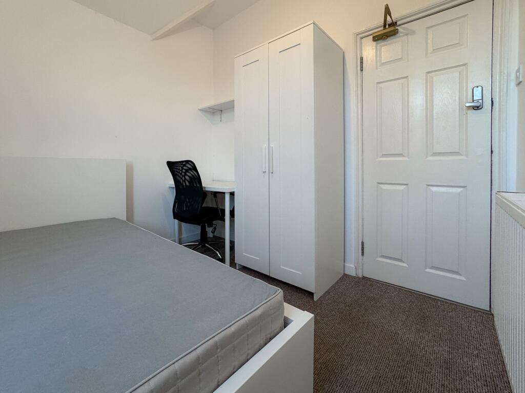 Main image of property: Room 3, London Road, Reading, RG1