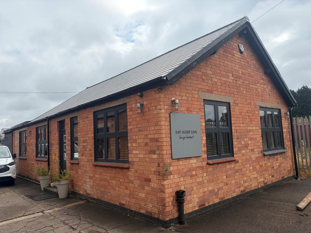 Main image of property: 2 Nuthall Road, Nottingham NG8 5AZ