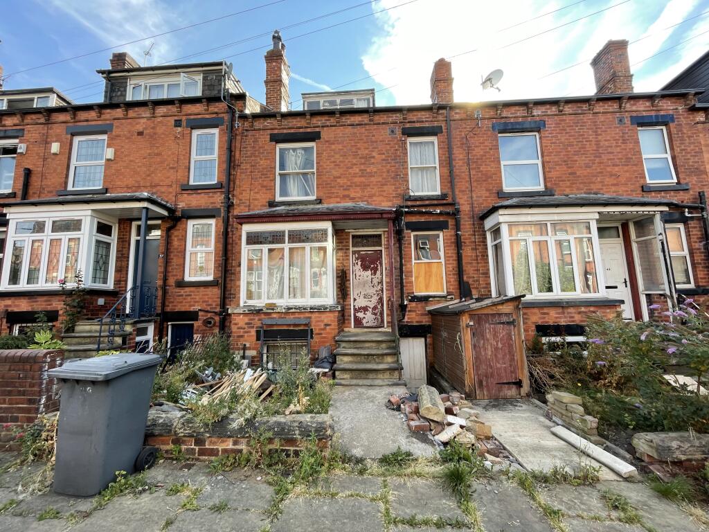 Main image of property: 39 Beechwood Mount, Leeds, West Yorkshire LS4 2NQ