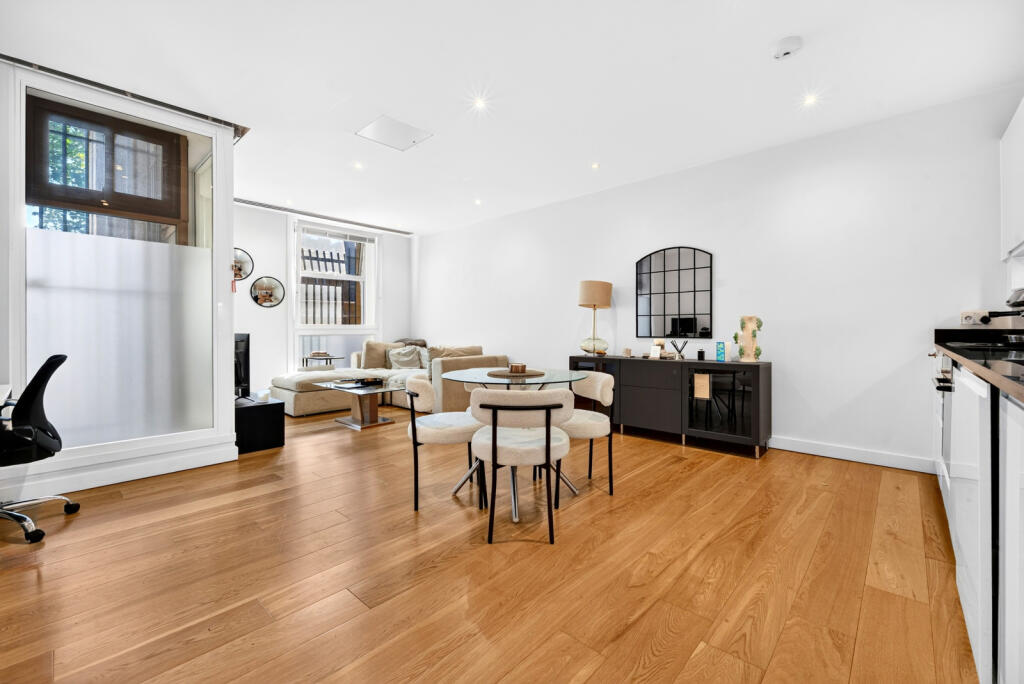 Main image of property: Highbury Crescent, Highbury, London, N5