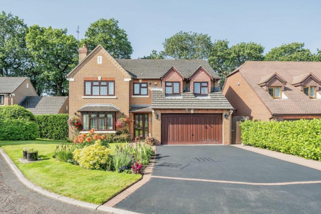 Main image of property: Weald Drive, Little Sutton, Ellesmere Port, CH66