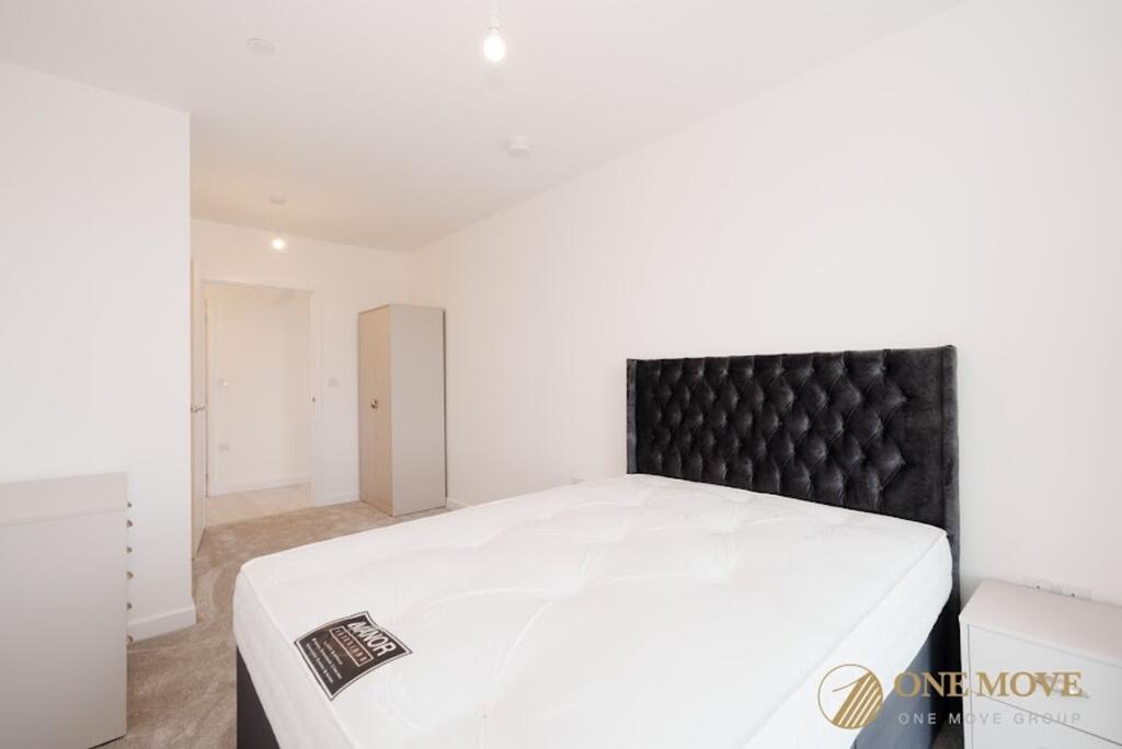 Main image of property: East Acton, W3