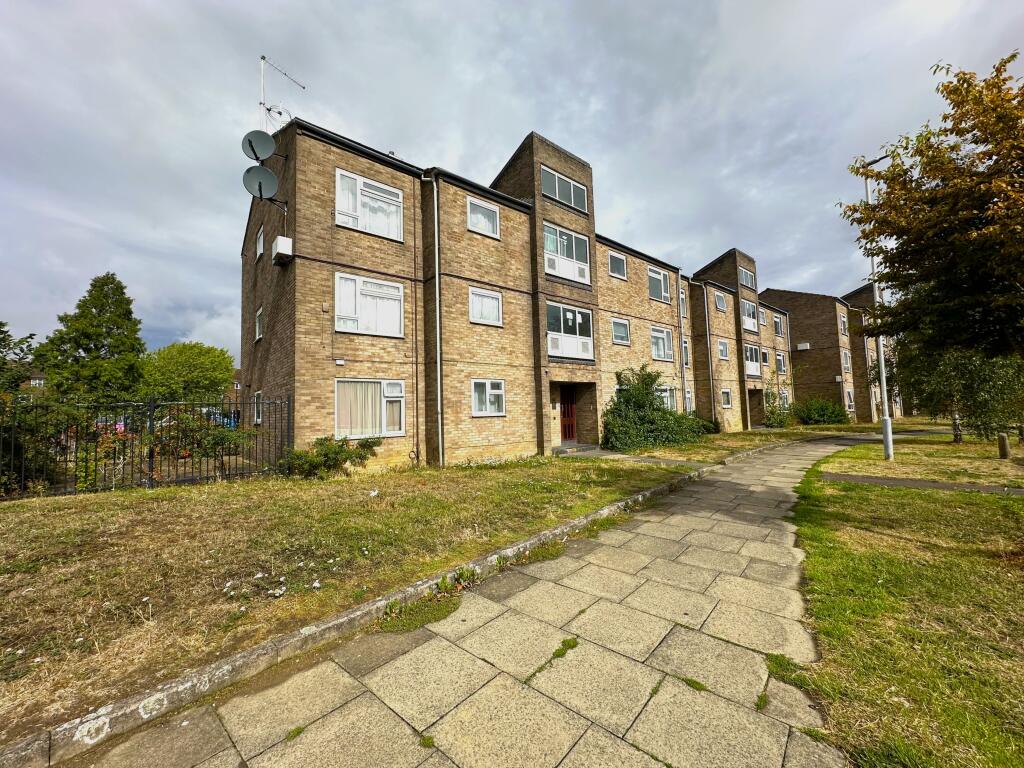 Main image of property: Whipperley Ring, Luton, LU1