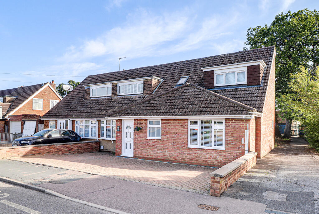 Main image of property: Five Oaks, Caddington, LU1