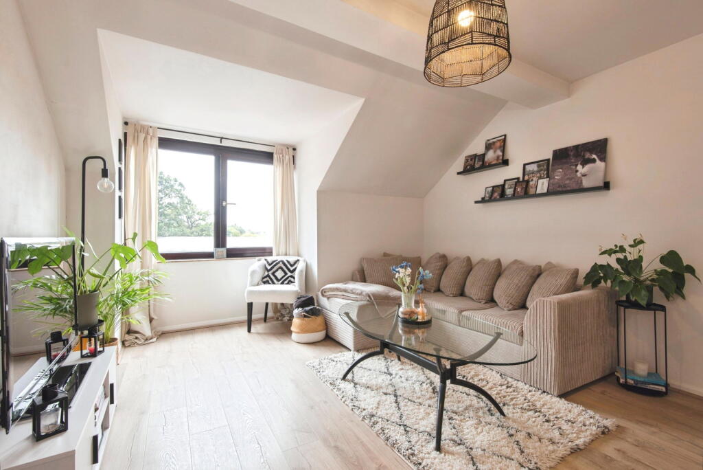Main image of property: High Street, Shefford, SG17 5DD