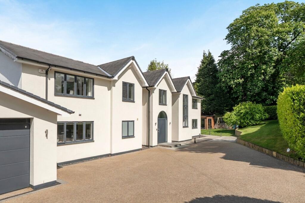 Main image of property: Park View Road, Woldingham, CR3
