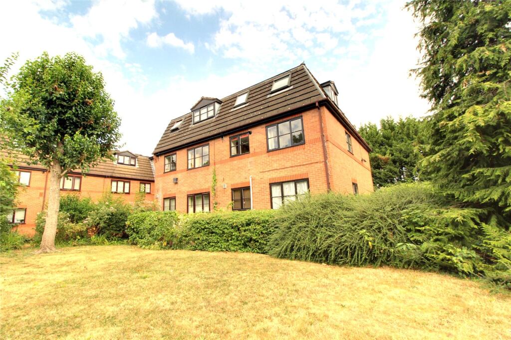 Main image of property: Gladbeck Way, Enfield, Middlesex, EN2