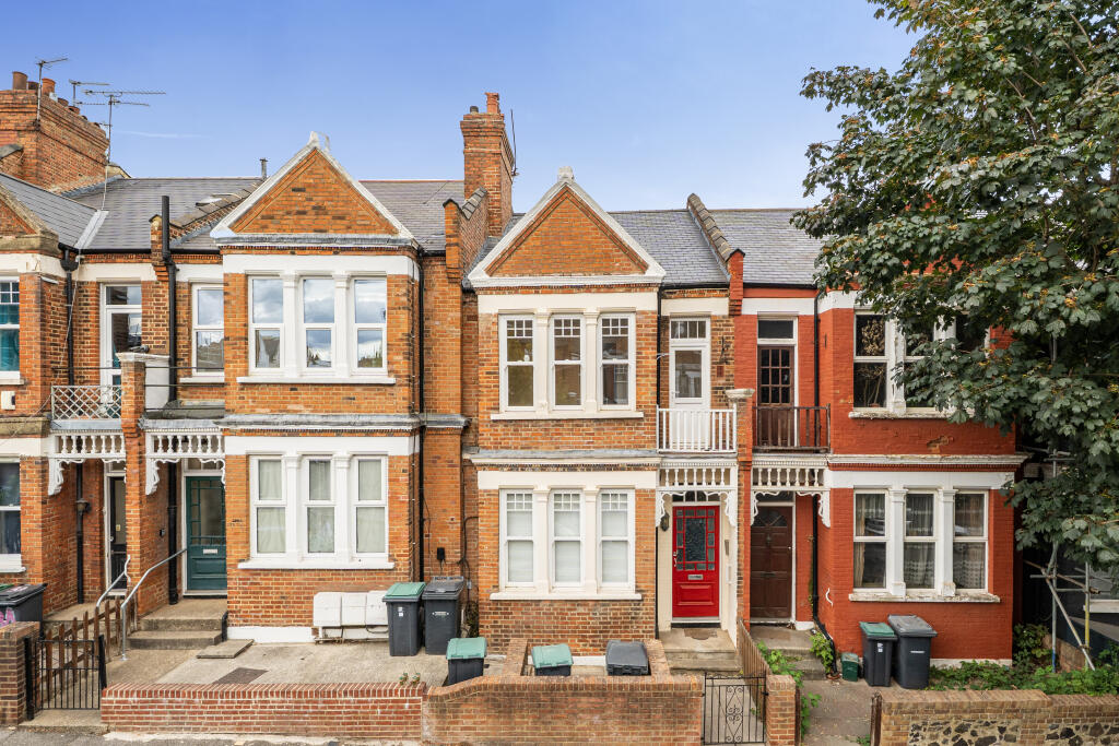 Main image of property: Rathcoole Gardens, London, N8