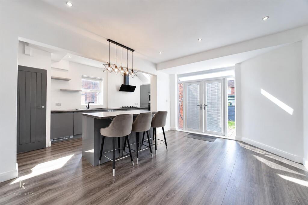 Main image of property: Bolton Road, Pendlebury
