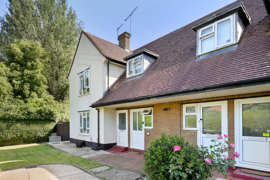 Main image of property: St. Leonards Road, Nazeing, Waltham Abbey, Essex, EN9