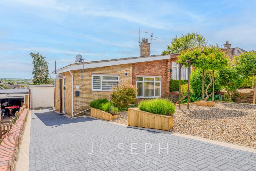 Main image of property: Middleton Close, Ipswich, IP2