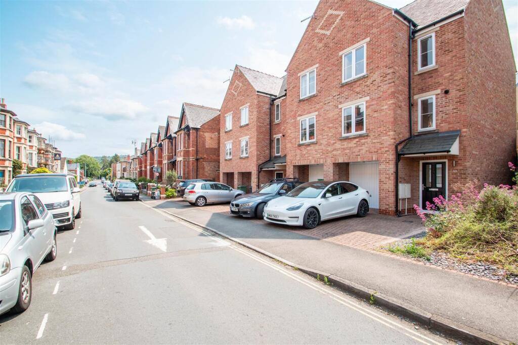 Main image of property: Lansdown, Stroud