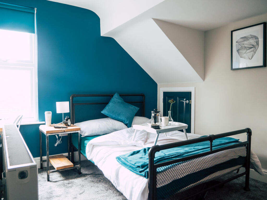 Main image of property: Bedroom 5 -  A Double En-suite Room For Professionals