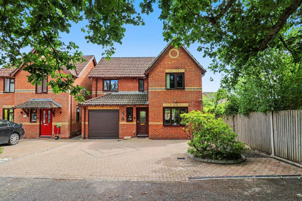 Main image of property: Knowle Lane, Horton Heath, SO50
