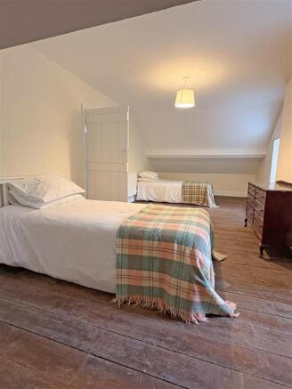 BEDROOM 6